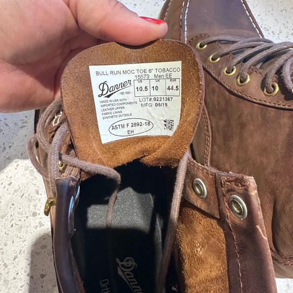 danner moc toe tobacco Men's Bull Run 8" crafted with a rugged full Danner Bull Run Moc Toe